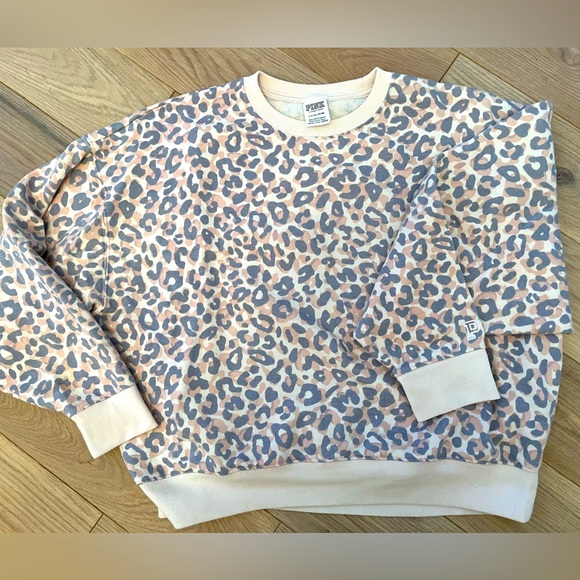 Victoria's Secret Tops - VS Pink, Leopard Print Sweatshirt size Small.